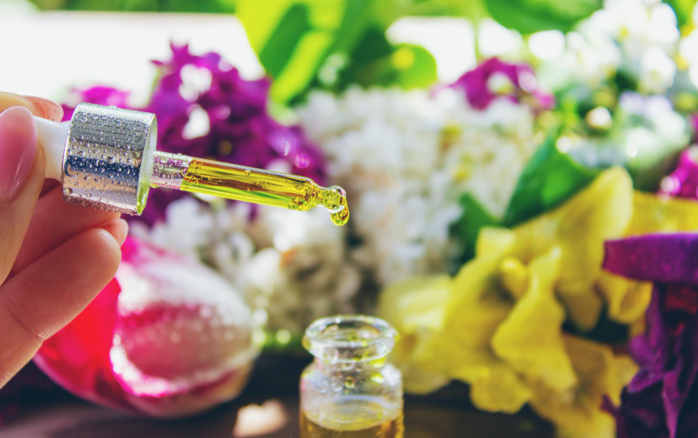 Où exerce le parfumeur et avec quels statuts ?